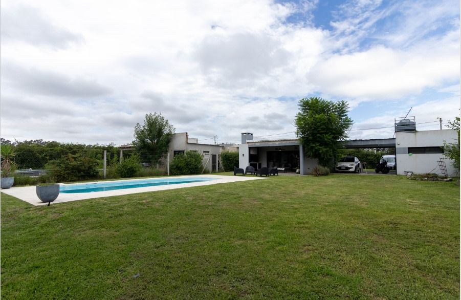 Casa Quinta en venta "Barrio Los Fresnos"